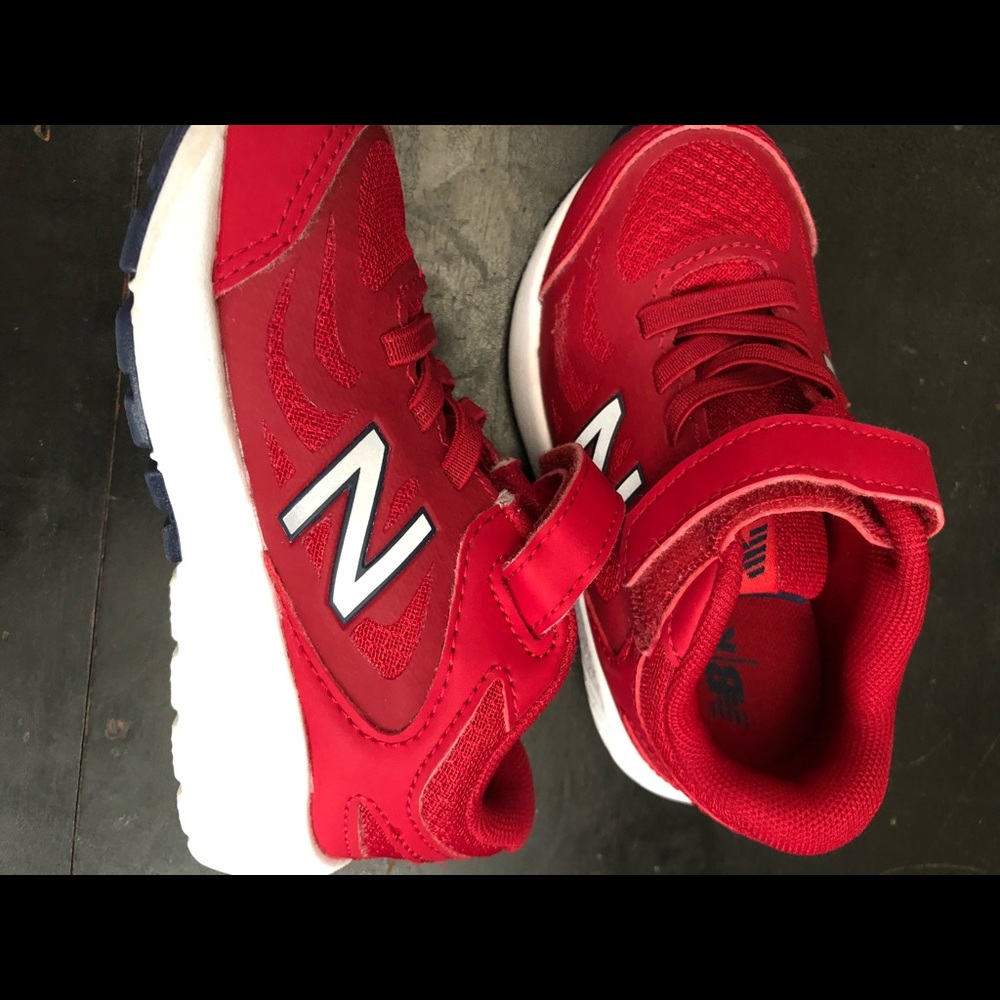 New balance red toddler sneakers 7.5, like new
